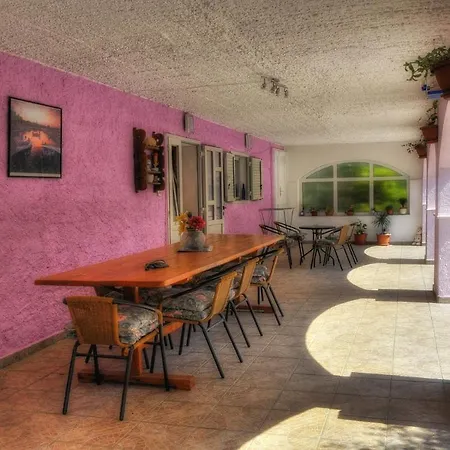 Appartement Stari Grad Sleeps 4 Wifi