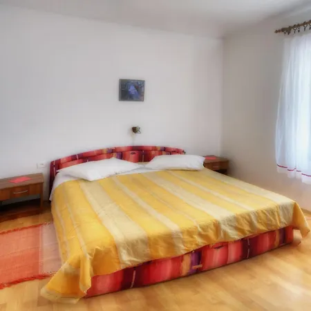 Appartement Stari Grad Sleeps 4 Wifi *